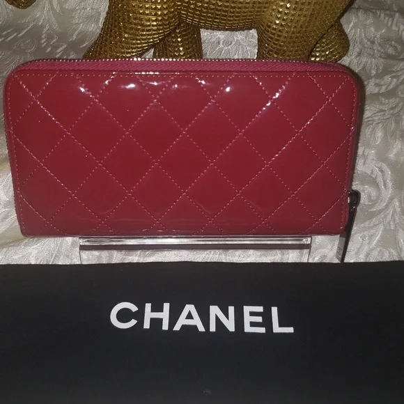 Chanel Quilted Patent Longwallet - Picture 6 of 15